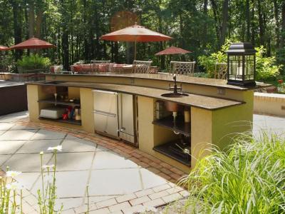 Outdoor Kitchen with recessed step lighting